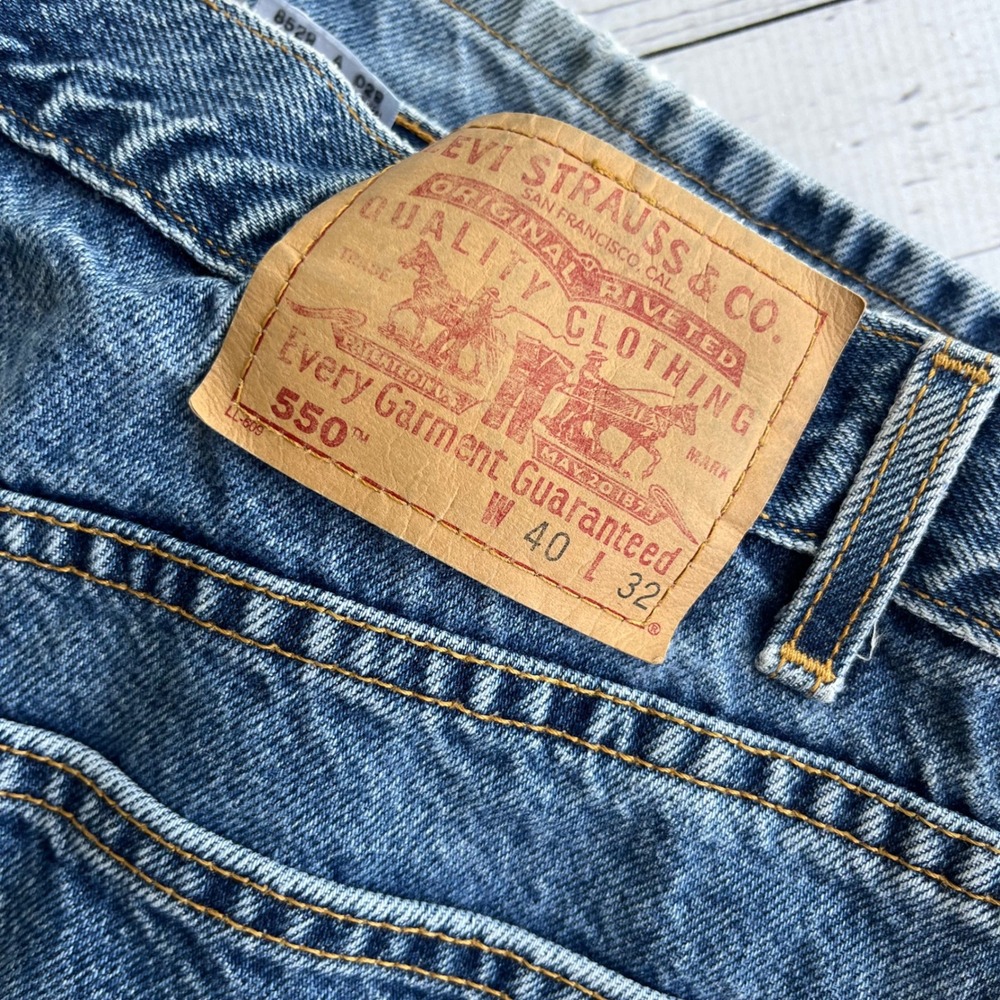 Vintage Levis 550 Relaxed Fit Blue Jeans Mens 40x32 Medium Wash Denim Y2K 2000